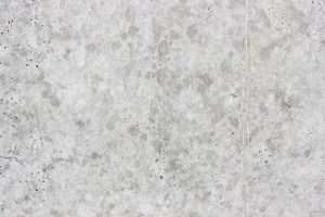 Mur en beton ciré gris clair