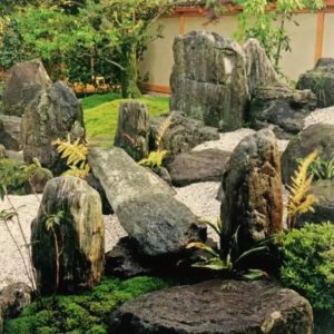 Pierres dans un jardin japonais