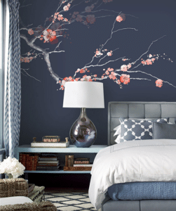 Papier peint japonais avec fleurs de cerisiers sur fond noir bleuté pour chambre à coucher